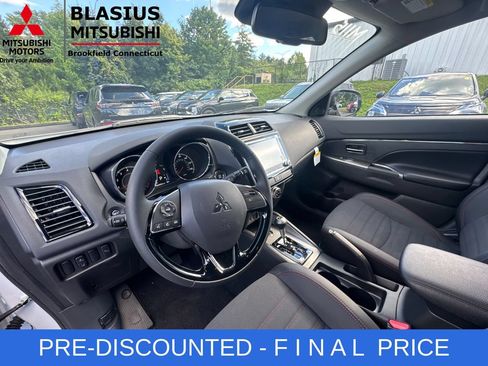 Used 2025 Mitsubishi Outlander Sport SE AWD/4WD image 19