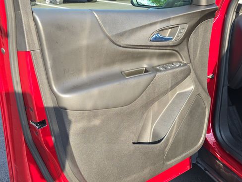 Used 2020 Chevrolet Equinox LT w/ LPO, Floor Liner Package FWD image 14