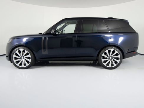 Used 2023 Land Rover Range Rover SE AWD/4WD image 2