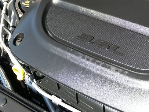 Used 2025 Chrysler Voyager LX FWD image 27