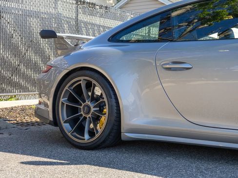Used 2018 Porsche 911 GT3 RWD image 40