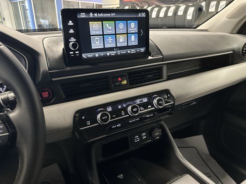 Used 2024 Honda Pilot EX-L image 11