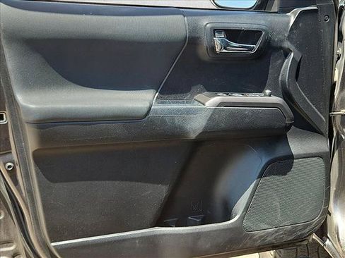 Used 2017 Toyota Tacoma TRD Off-Road w/ Tow Package RWD image 10