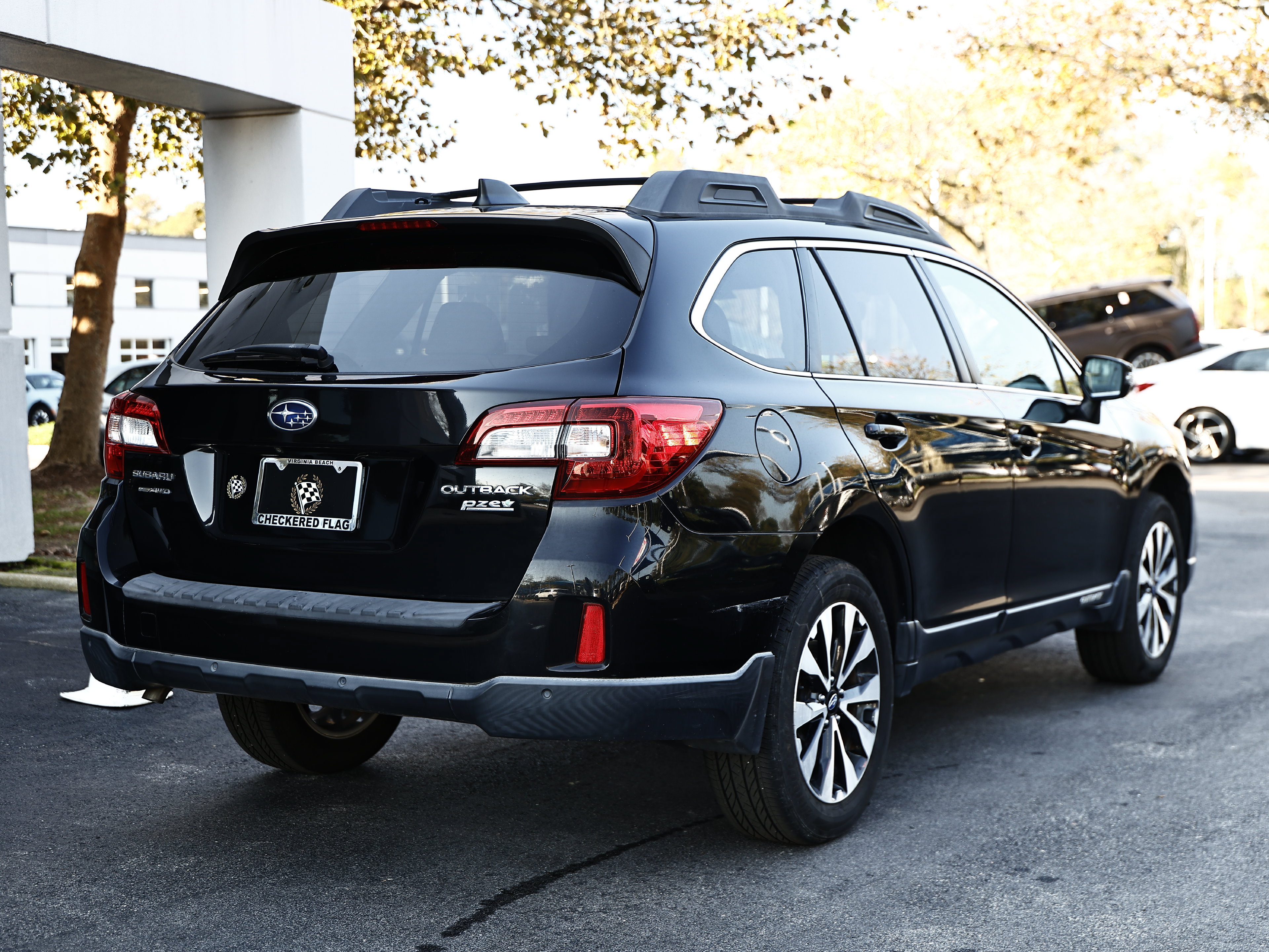 Used 2017 Subaru Outback 2.5i Limited AWD/4WD image 7