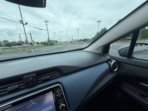 Used 2025 Nissan Versa SV FWD image 33