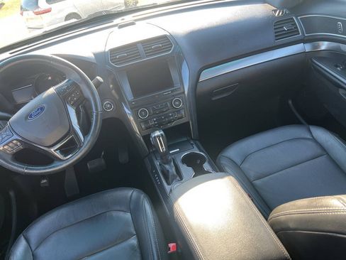 Used 2018 Ford Explorer XLT w/ Equipment Group 202A AWD/4WD image 24