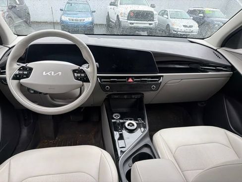 Used 2023 Kia Niro Wind w/ Wind Preserve Package FWD image 10
