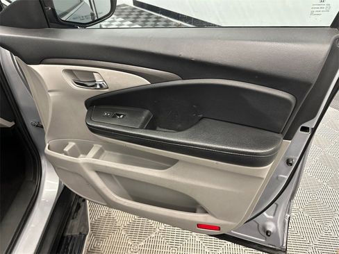 Used 2018 Honda Pilot LX image 14