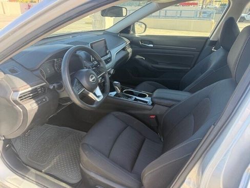 Used 2024 Nissan Altima 2.5 SV FWD image 11