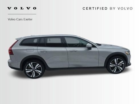 Certified 2025 Volvo V60 B5 Cross Country Plus image 11