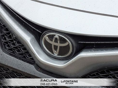 Used 2020 Toyota Camry XSE image 9