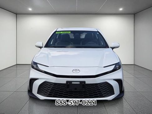 Used 2025 Toyota Camry SE FWD image 8