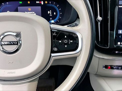 Certified 2023 Volvo XC60 B5 Ultimate w/ Climate Package image 28