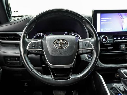 Used 2023 Toyota Highlander XSE FWD image 24