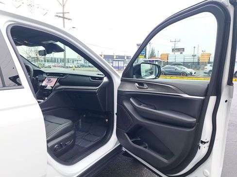 New 2025 Jeep Grand Cherokee L Limited w/ Luxury Tech Group II image 16