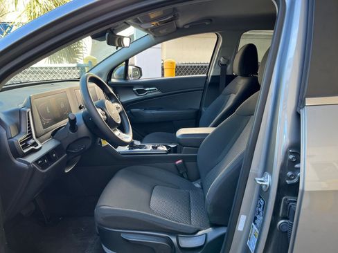 Used 2025 Kia Sportage LX image 27