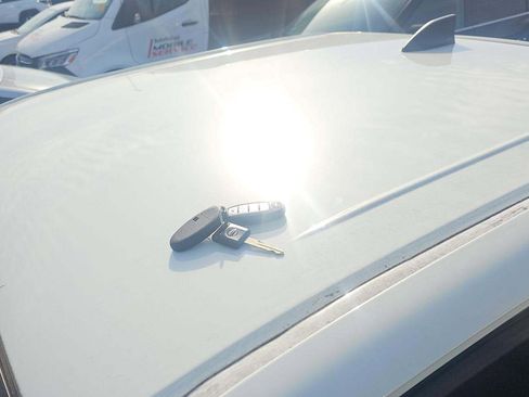 Used 2024 Nissan Frontier SV w/ SV Convenience Package image 26