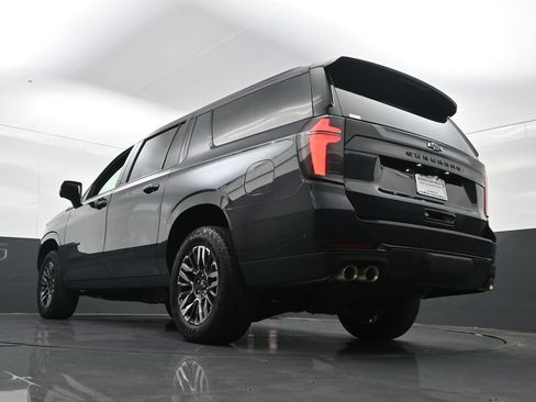 Used 2025 Chevrolet Suburban Z71 AWD/4WD image 32
