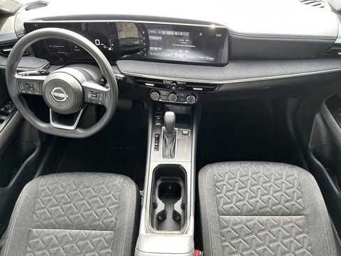 Used 2025 Nissan Kicks SV FWD image 12