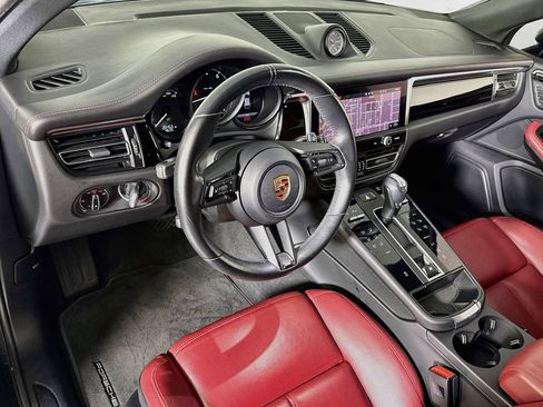 Certified 2023 Porsche Macan AWD/4WD image 4