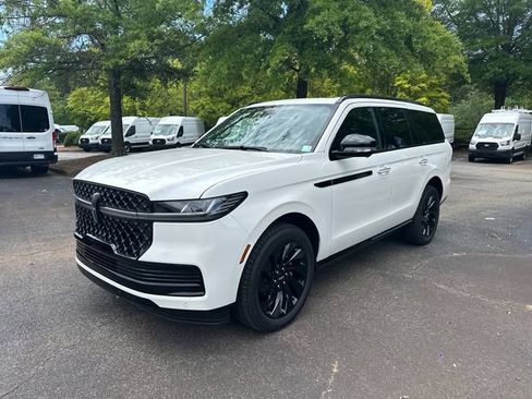 New 2026 Lincoln Navigator Reserve w/ Jet Appearance Package AWD/4WD image 3