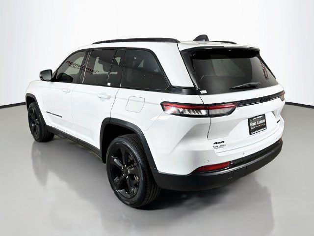 Used 2023 Jeep Grand Cherokee Limited w/ Black Appearance Package AWD/4WD image 5