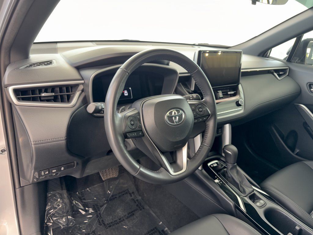Used 2024 Toyota Corolla Cross AWD Hybrid w/ Convenience Package image 4