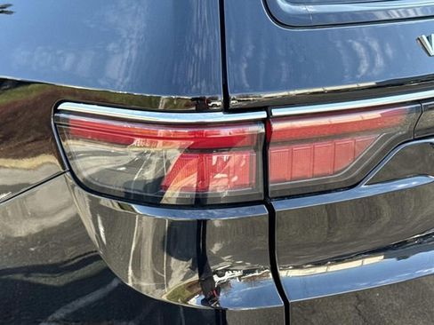 Used 2024 Jeep Wagoneer L Series II w/ Flexible Seating Group image 9