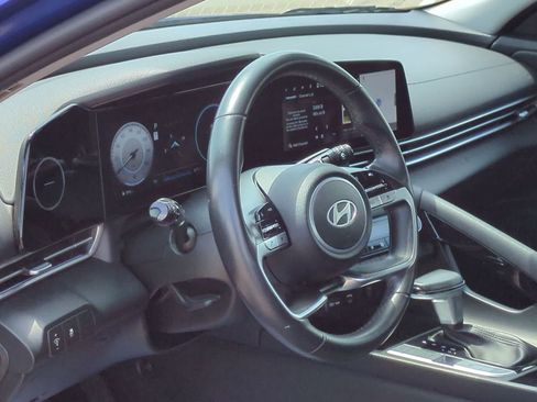 Used 2024 Hyundai Elantra Limited FWD image 2