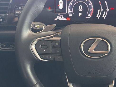 Certified 2025 Lexus NX 250 FWD w/ Towing Package (2000 Lbs) image 4