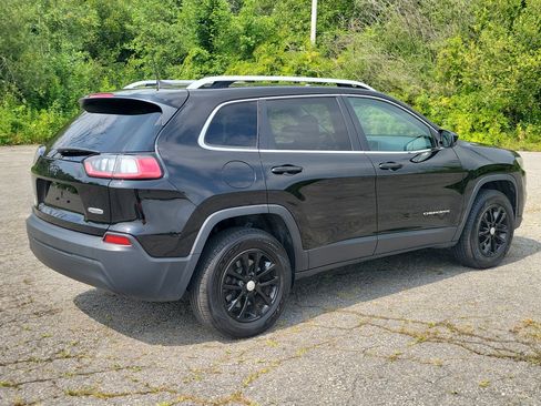 Used 2019 Jeep Cherokee Latitude w/ Cold Weather Group AWD/4WD image 5