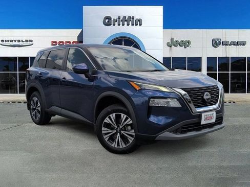 Used 2022 Nissan Rogue SV AWD/4WD image 2