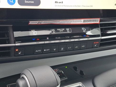 Certified 2025 Toyota Sienna XLE AWD/4WD image 17