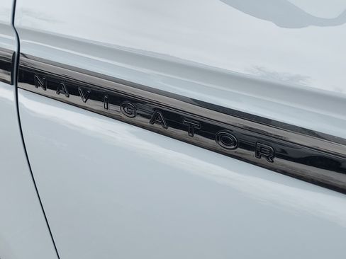 New 2026 Lincoln Navigator Reserve w/ Jet Appearance Package image 7