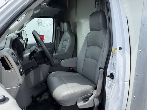Used 2022 Ford E-450 and Econoline 450 Super Duty w/ Power Windows & Locks Group RWD image 13