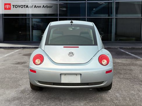 Used 2009 Volkswagen Beetle Coupe FWD image 4