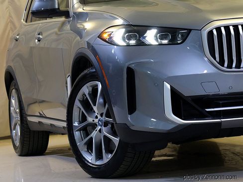Used 2025 BMW X5 xDrive50e w/ Premium Package AWD/4WD image 4