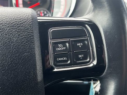 Used 2017 Dodge Grand Caravan SE image 24