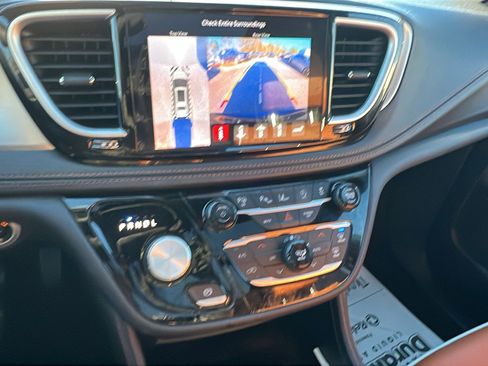 Used 2024 Chrysler Pacifica Pinnacle image 35