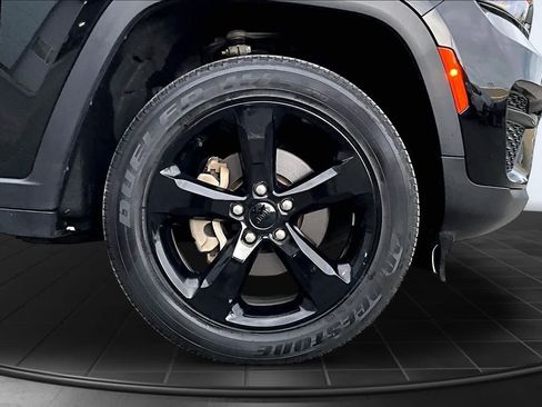 Used 2023 Jeep Grand Cherokee Altitude AWD/4WD image 34