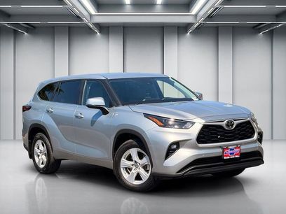 Used 2023 Toyota Highlander LE