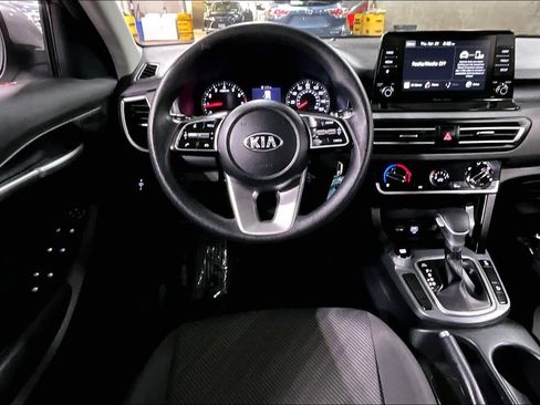 Used 2021 Kia Seltos LX AWD/4WD image 6