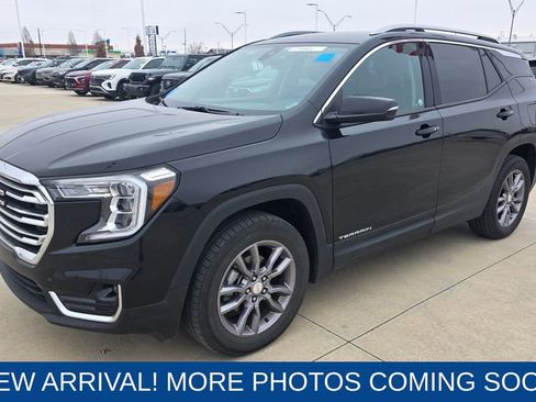 Used 2024 GMC Terrain SLT image 1