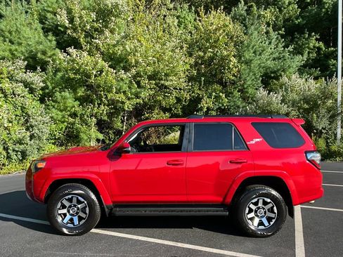 Used 2024 Toyota 4Runner TRD Off-Road Premium image 2