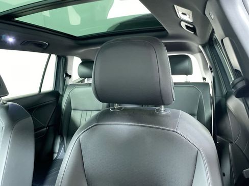 Used 2023 Volkswagen Tiguan SE R-Line image 15