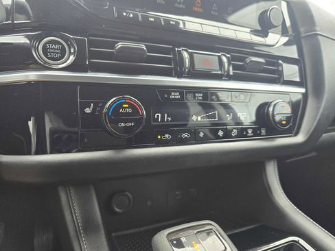 Used 2023 Nissan Pathfinder SL image 29