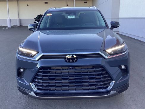 New 2026 Toyota Grand Highlander Platinum image 3