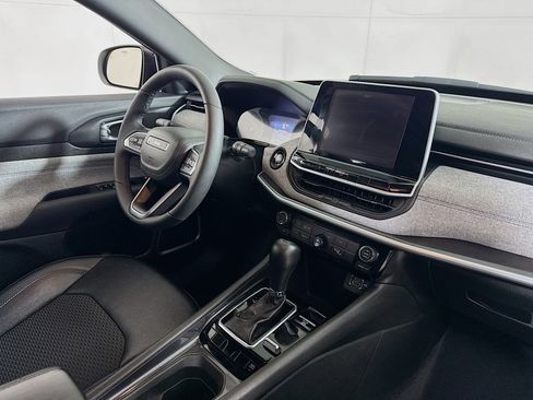 Used 2025 Jeep Compass Latitude image 26