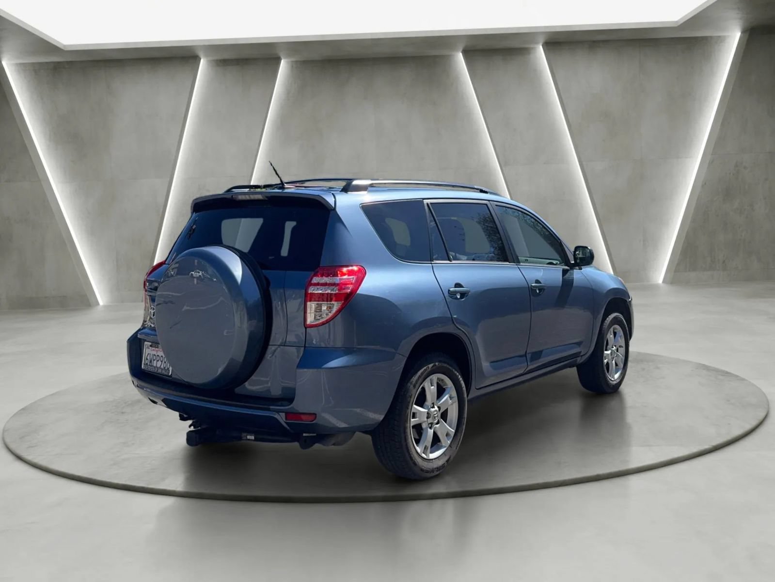 Used 2012 Toyota RAV4 FWD w/ Upgrade Value Pkg image 3