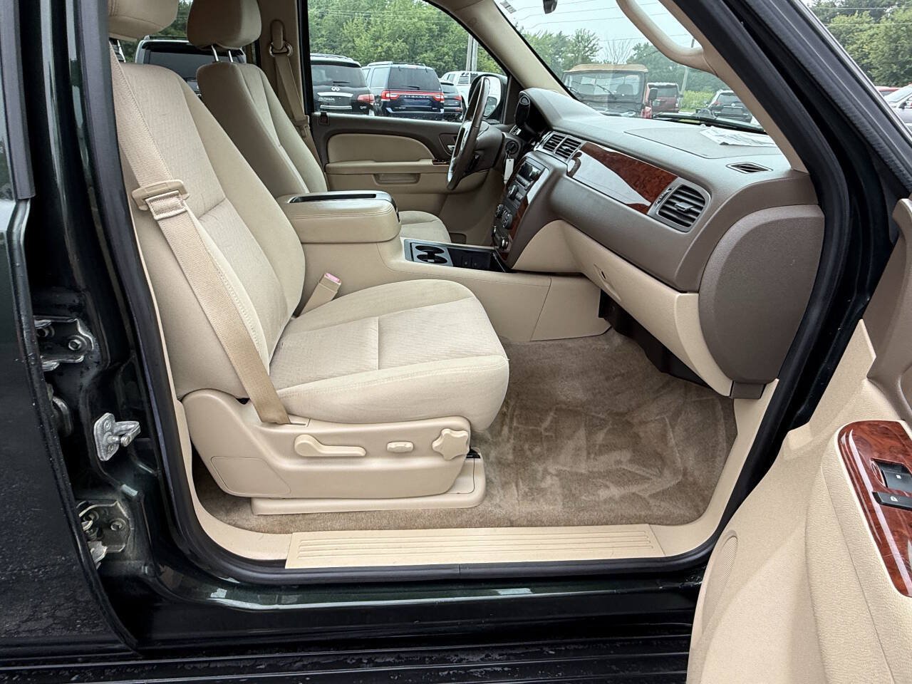 Used 2013 Chevrolet Avalanche LS AWD/4WD image 25